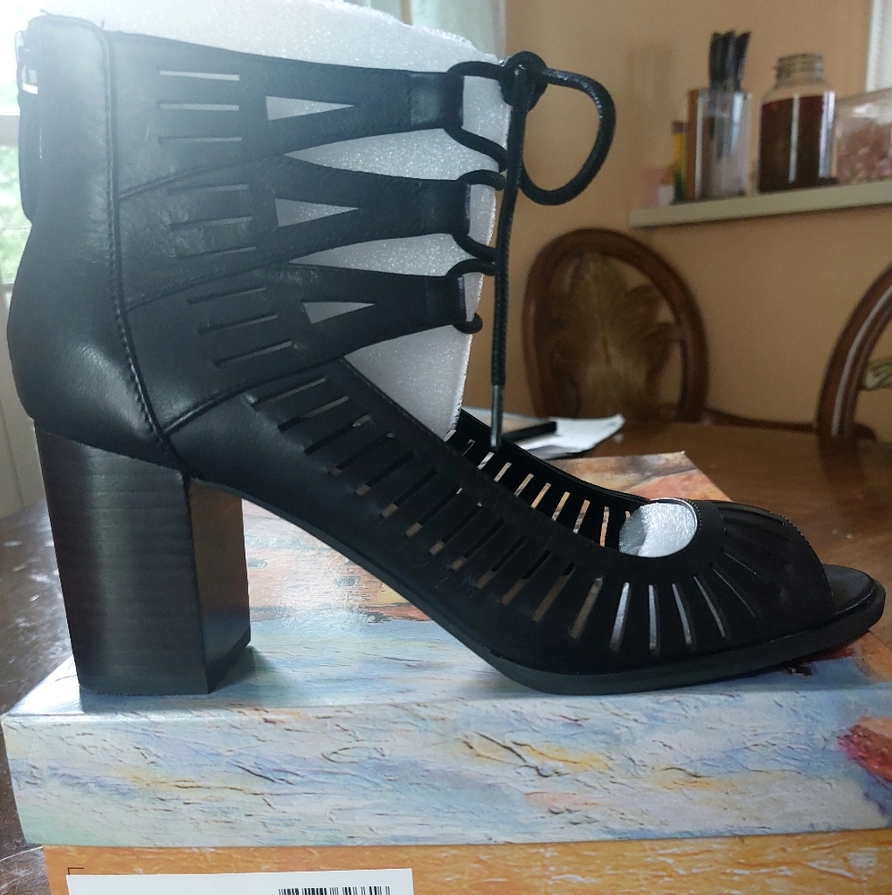 Bella Vita Black Keaton